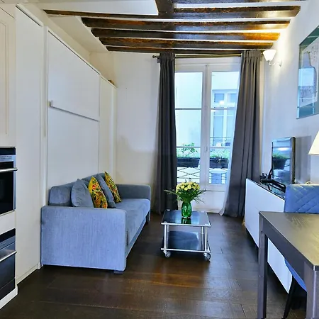 Romantic In Center Of Apartment *