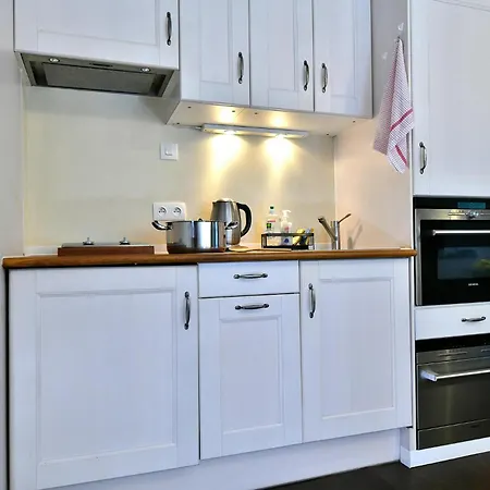 Romantic In Center Of Paris